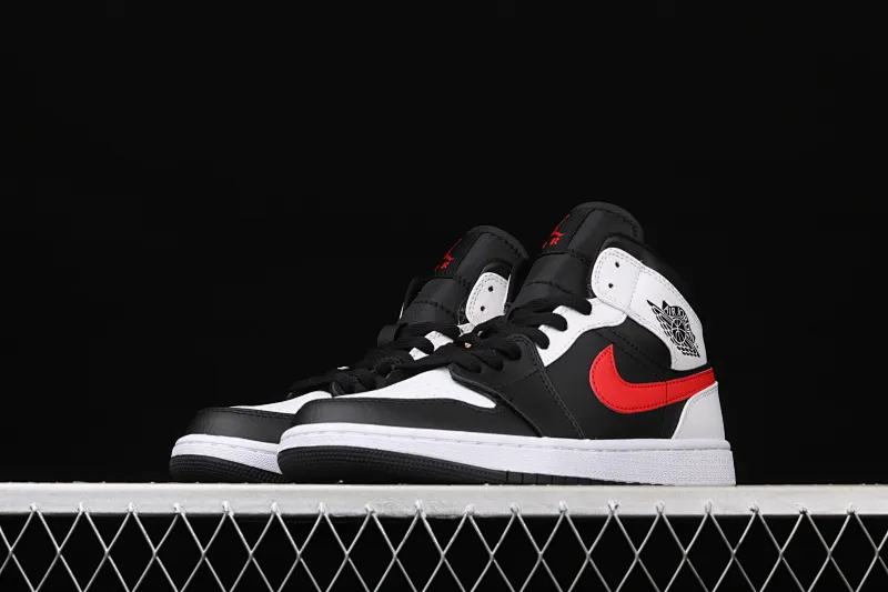 All categories Air Jordan Jordan series basketball shoes Air Jordan 1 Mid Air Jordan 1 Mid AJ1 Joe 1 black and white red hook Zhongbang basketball shoes 554724-075